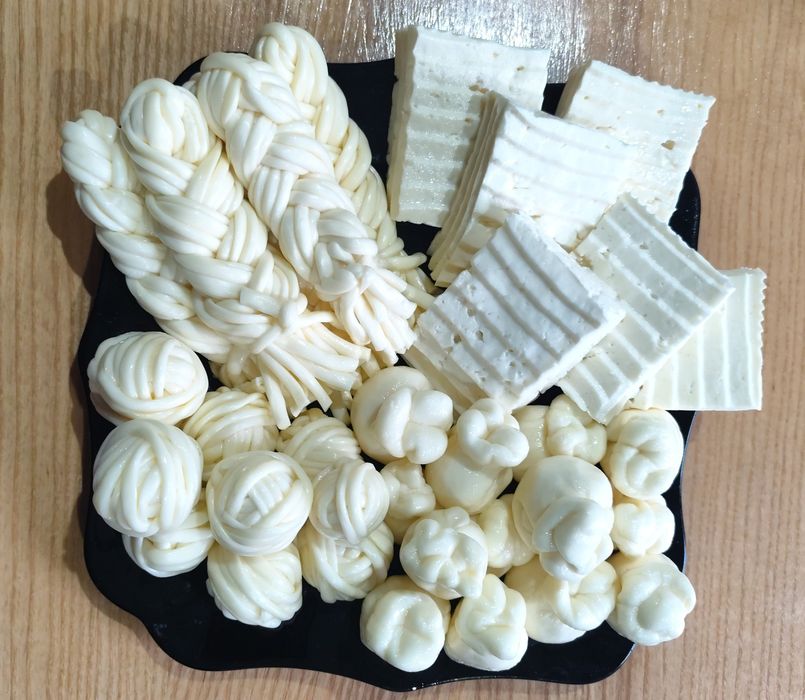 Коси,коники,мішечки,м'ячики з домашнього сиру.Молочна продукція .