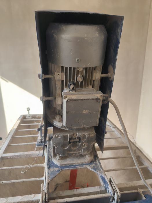 Продам штукатурну станцію Lavoro 220В