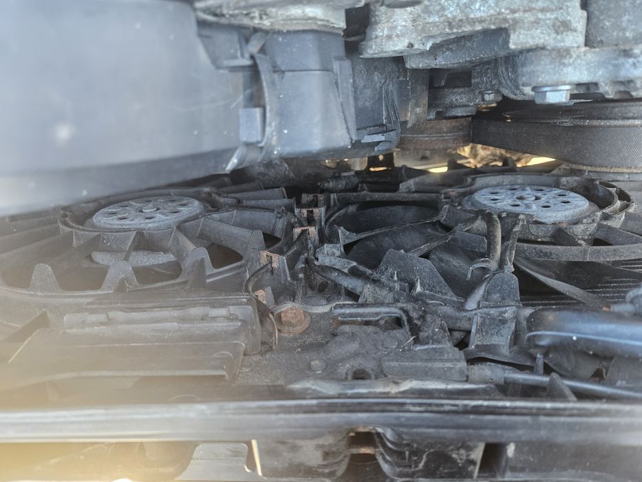 Pas przedni wentylator belka Audi A4 B7 2.0 TDI