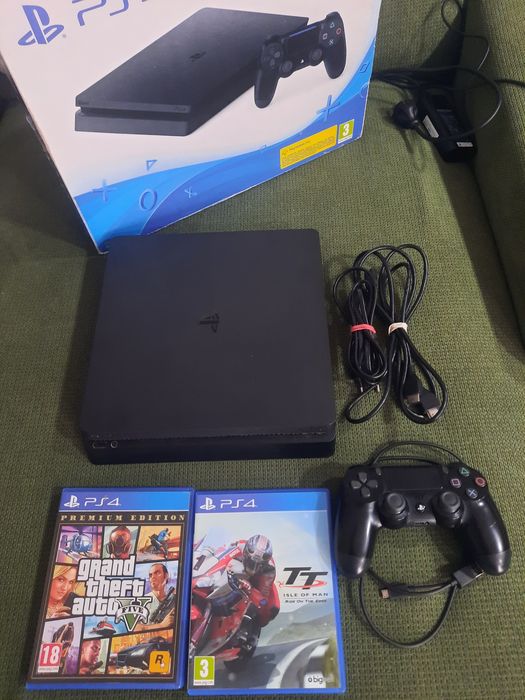 Playstation 4 inclui comando e jogos