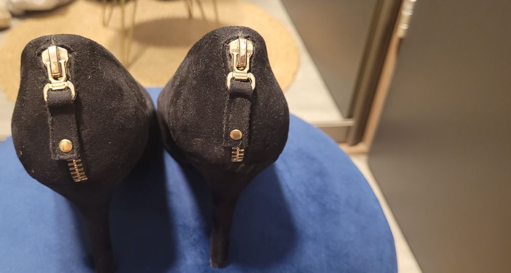 Czarne szpilki zamszowe