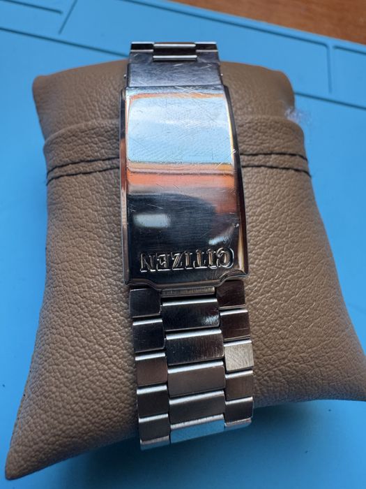 Zegarek elektroniczny Citizen Seven ciekawy model Sprawny