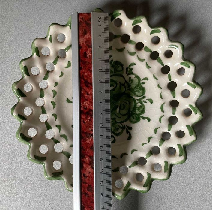 Prato Tradicional Decorativo (~17cm diâmetro)