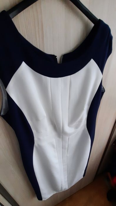 Taliowana sukienka biało - granatowa