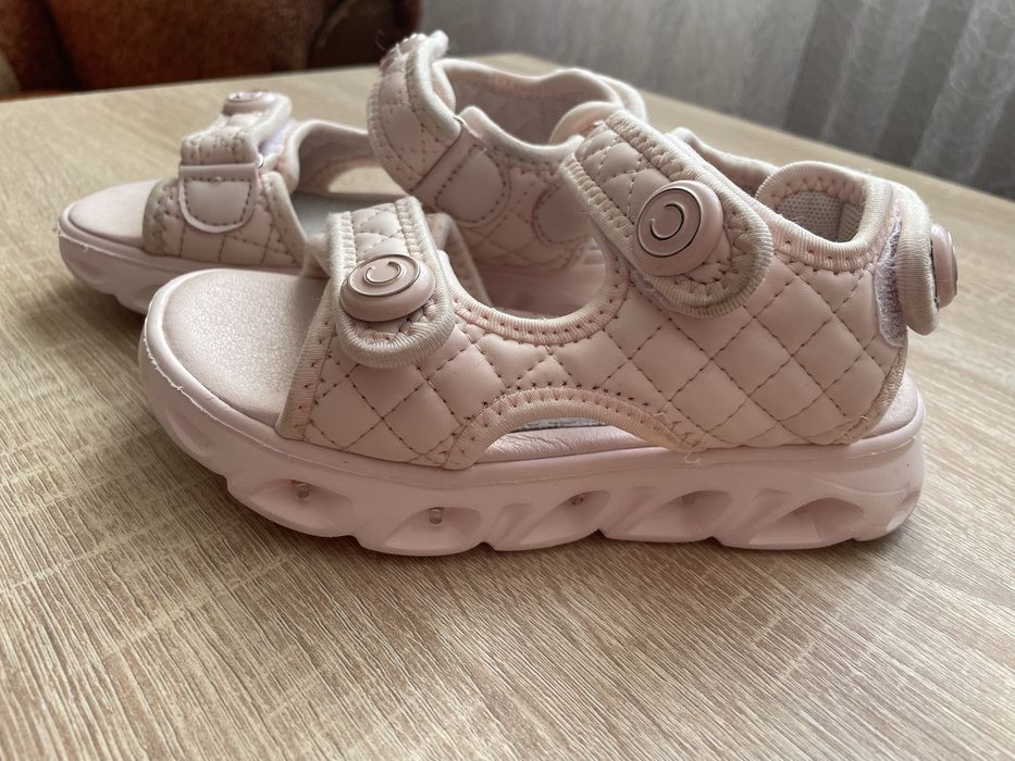 Босоніжки для дівчинки