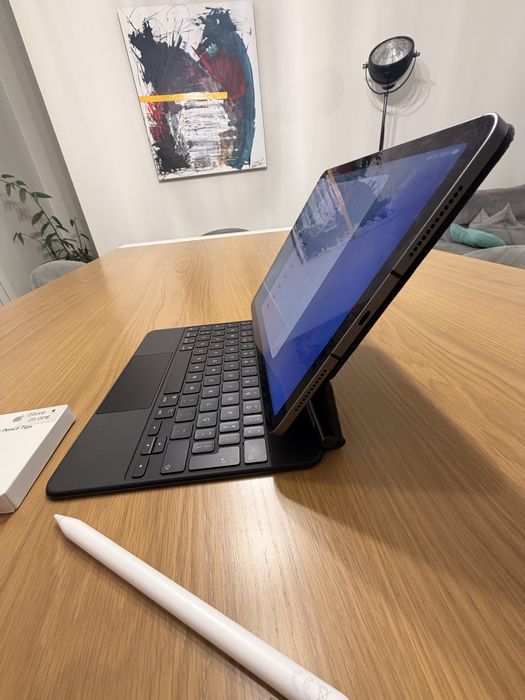 Ipad Air com teclado e caneta478861506820843521