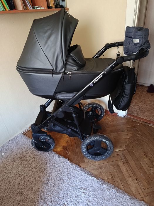 Коляска 2 в 1  Б.у 4 мес без следов использования