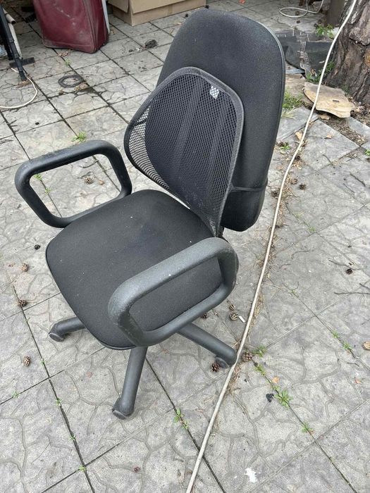 Офіснк крісло, шафа