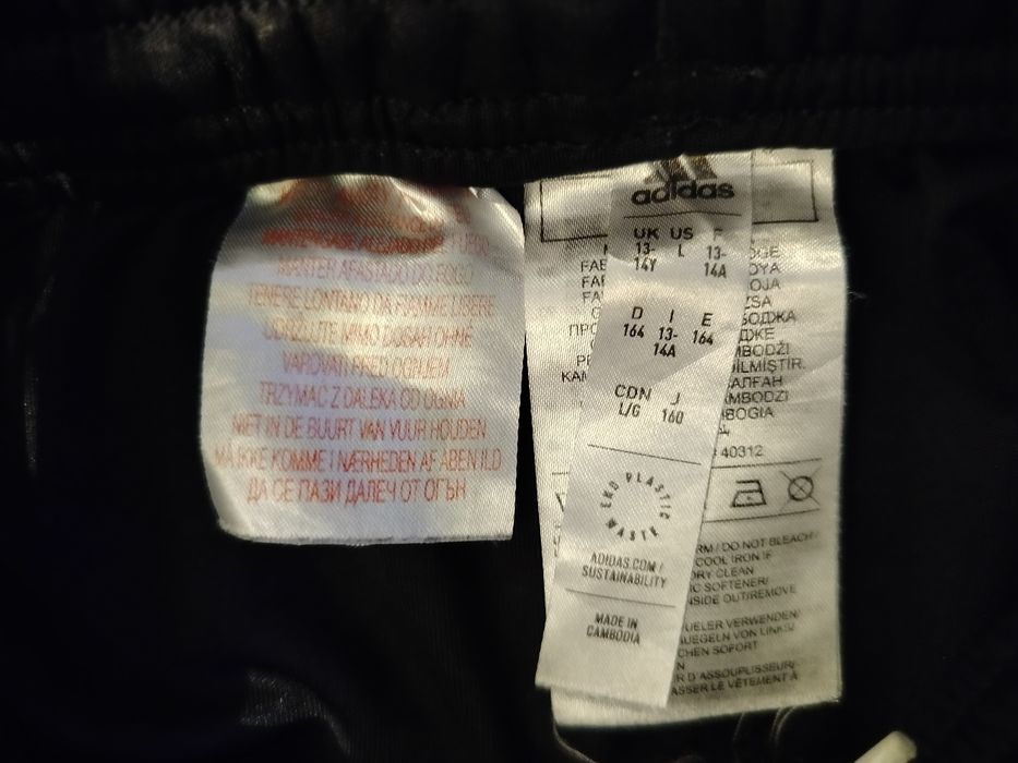 Czarne spodenki adidas