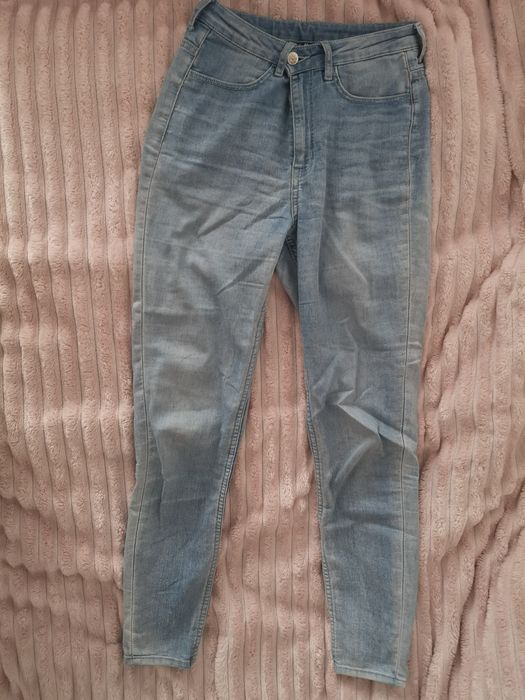 Jasne skinny jeansy z wysokim stanem