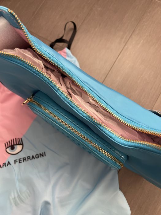 Chiara Ferragni torebka niebieska złote elementy evil eye