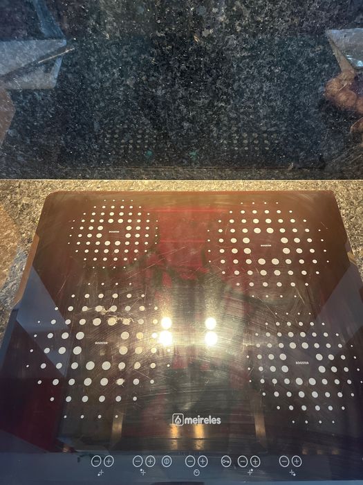 Placa de indução Meireles estragada para peças