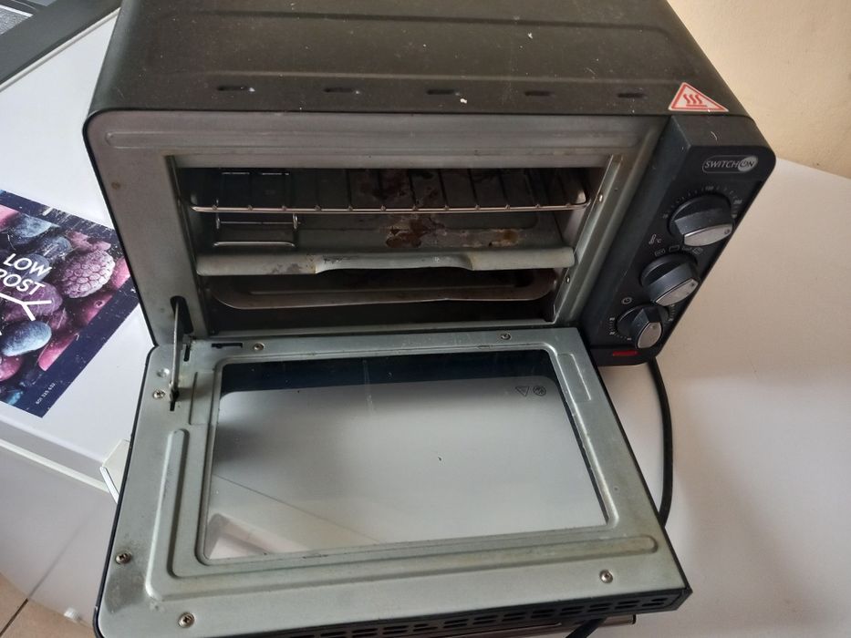 Mini piekarnik elektryczny