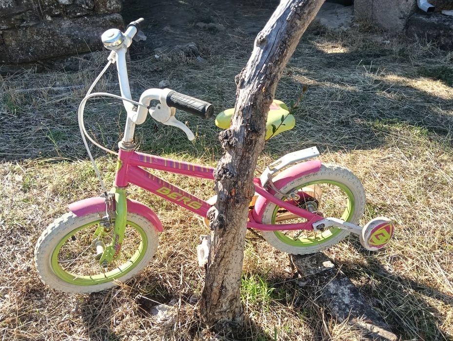 Bicicleta de criança rosa