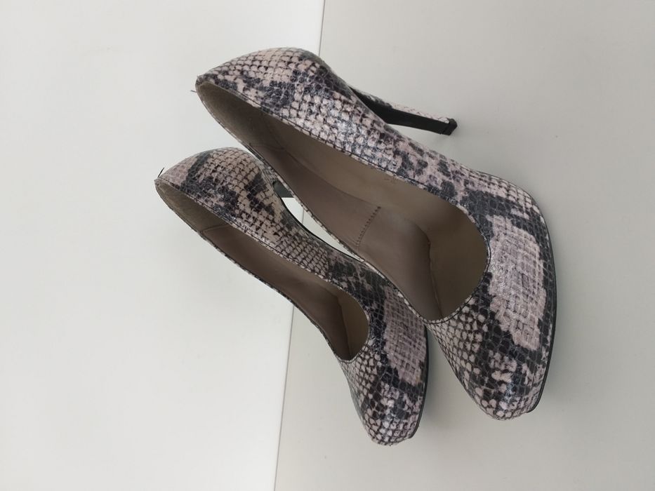 Buty czółenka skórzane Prima Moda w rozmiarze 39