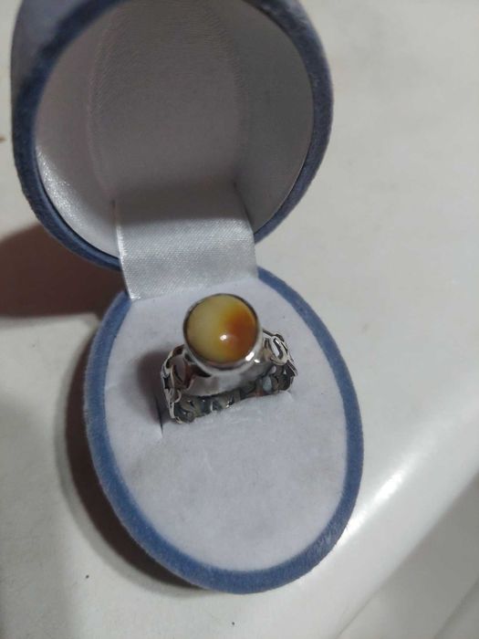 серебряное кольцо с королевским желтым янтарем