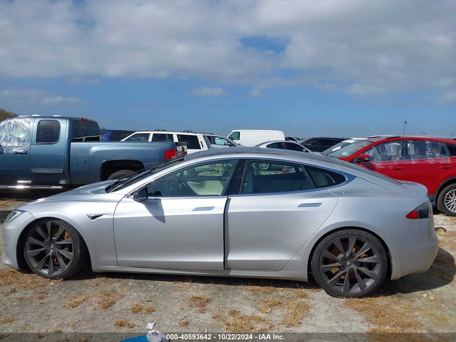 Продам підсилювачі бампера, буфер на Tesla Model Y Tesla Model s 2016+