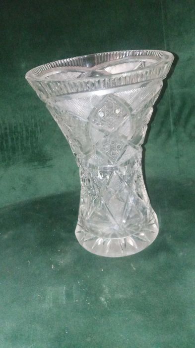 Kryształowy wazon z czasów PRL