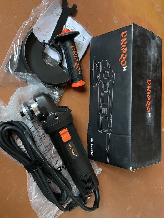 Шліфмашина кутова Dnipro-M GS-140SE