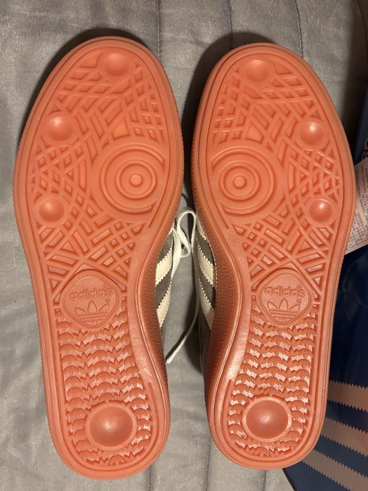 Tenis adidas castanhos