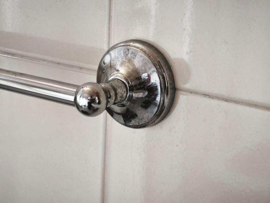 2 Toalheiros + suporte rolo WC