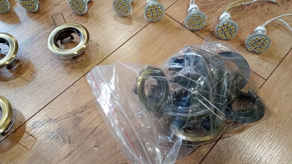 Zestaw 16 szt oprawa halogenowa+ żarówki LED 1W, używane