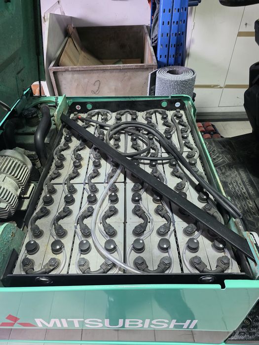 Empilhador Mitsubishi 2.5T Elétrico