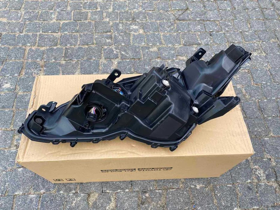 Фара передняя правая Toyota Camry XV70  от2017- 21гг Full LED