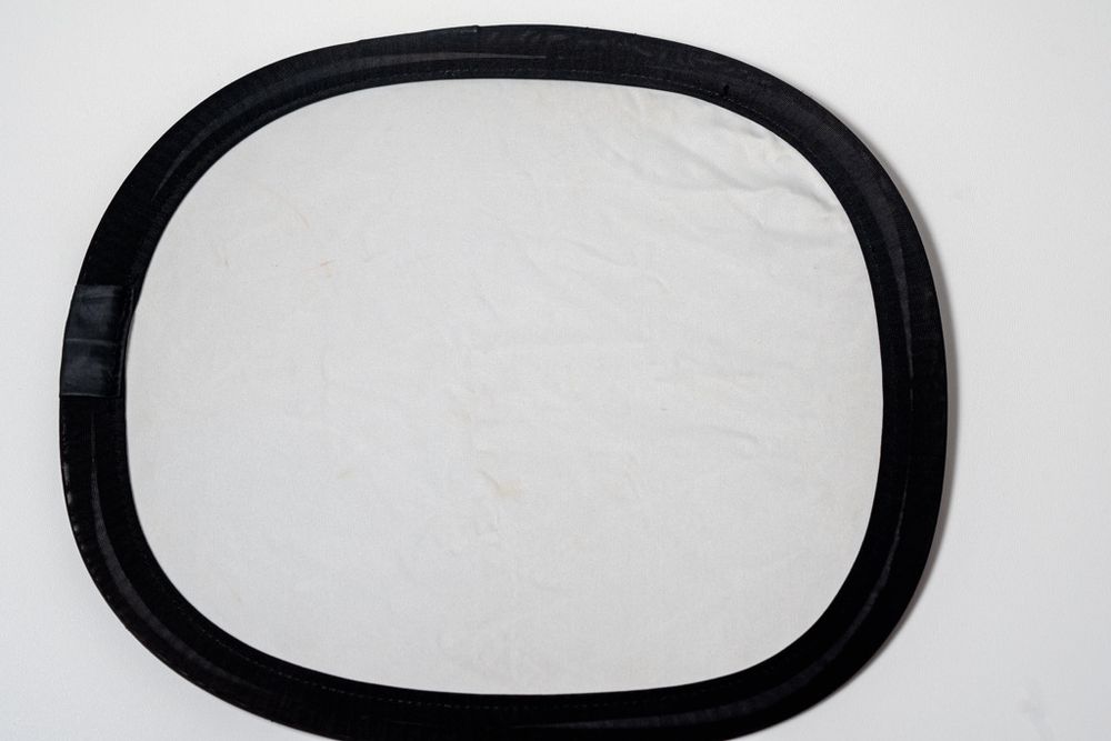 Cartão cinza num lado branco no outro