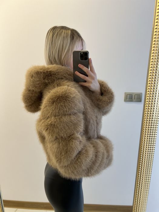 Ciepłe beżowe sztuczne futerko z kapturem kurtka krótkie oversize