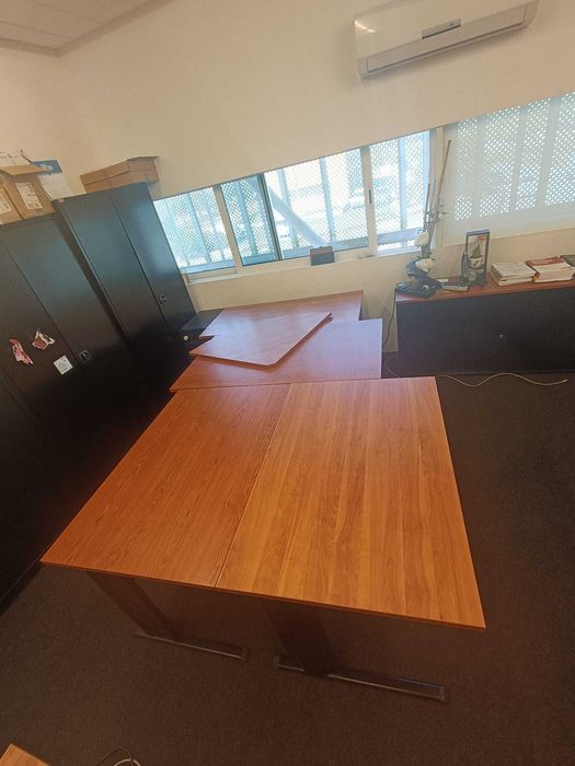 Vendo 4 secretárias – 1 presidencial