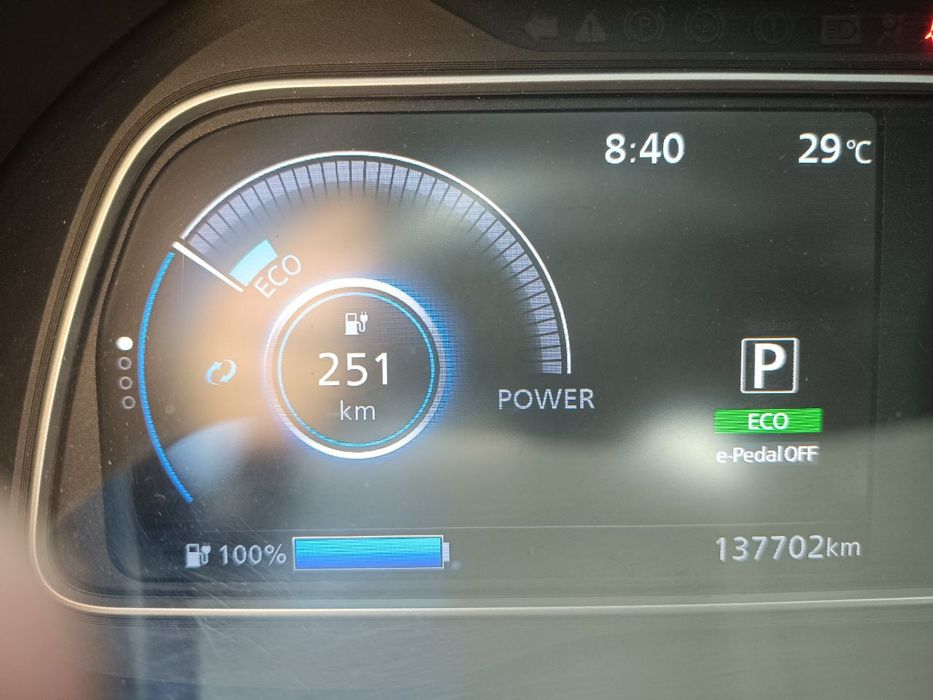 электро автомобиль NISSAN LEAF 2