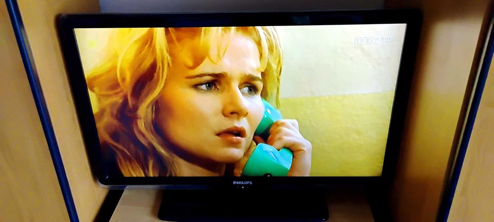 Telewizor TV Philips 32" FullHD 100Hz 2x Ambilight Spectra Lounge HDMI