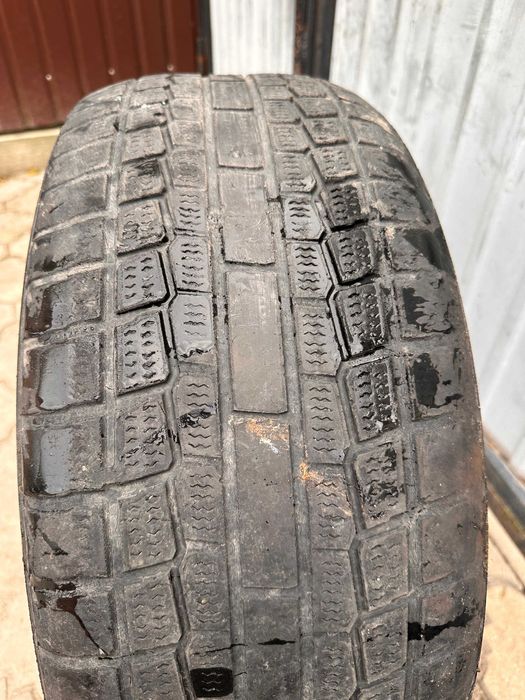 Продам резину 235/50R18