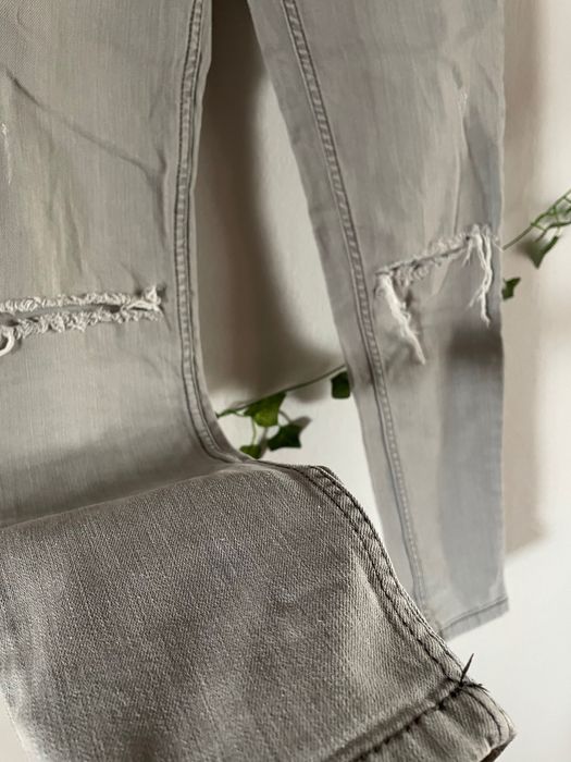 Szare jasne dżinsy skiny xs stradivarius