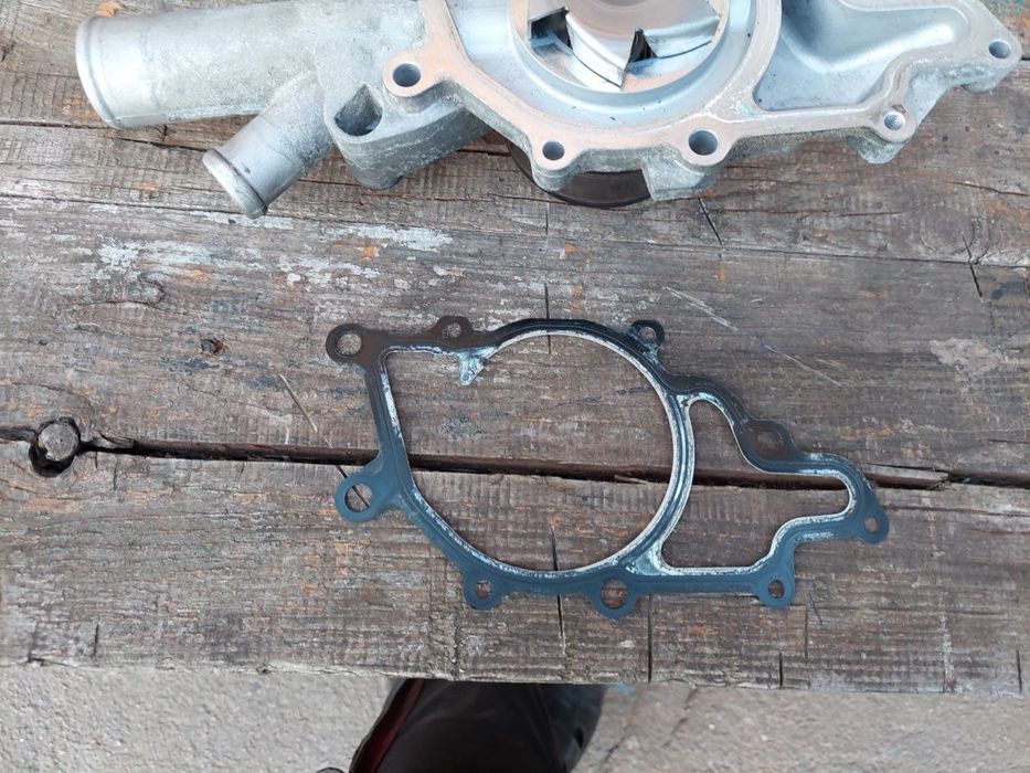 Помпа mercedes 2.2 diesel