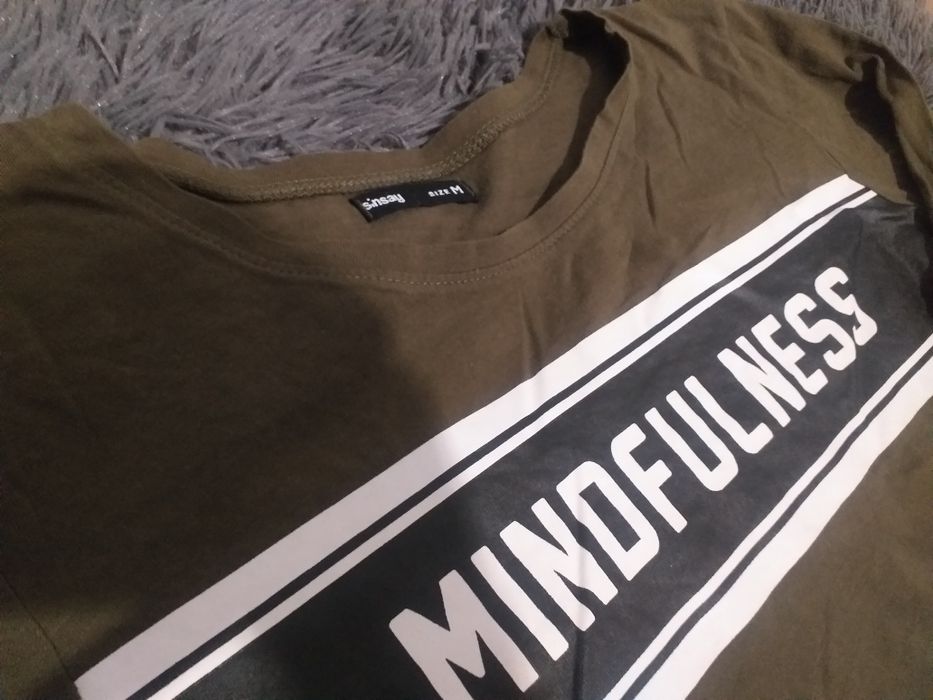 Zielona  bluzka z napisem