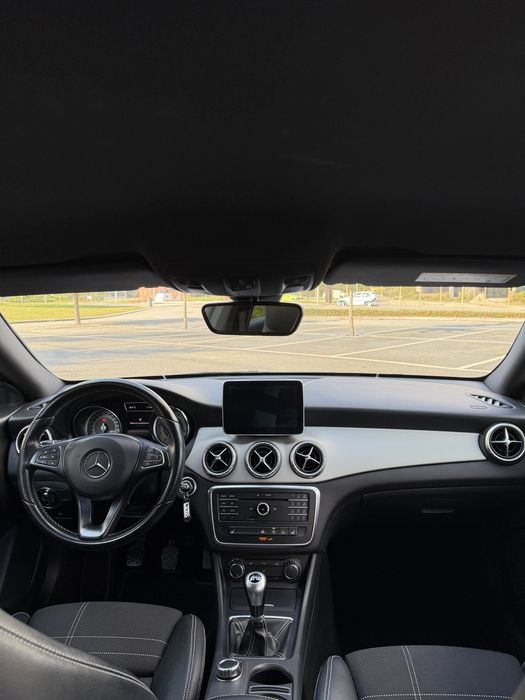 **Como Nova**Revisoes na marca**Mercedes-Benz CLA 180 Shooting Brake Urban | Gasolina | 110.000 km
