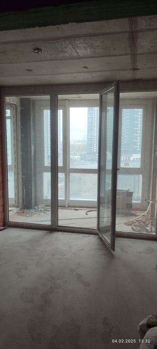 Продам окна и двери до потолка. Новострой. Новые