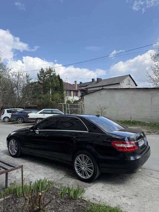 Mercedes-Benz E212 2012 рік 2.2 дизель автомат