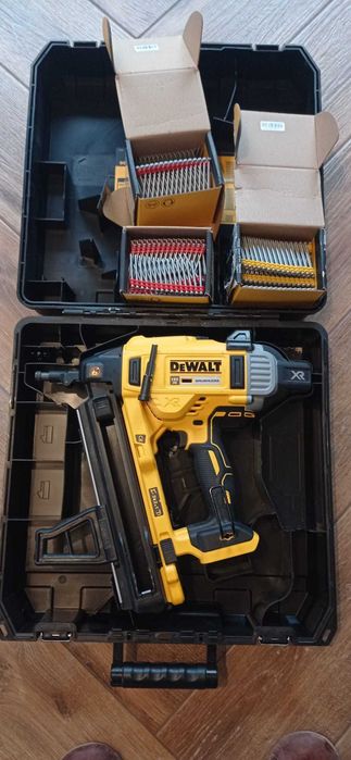 Osadzak do betonu DeWalt DCN890N BODY + Walizka + 3x Gwoździe 53x3mm