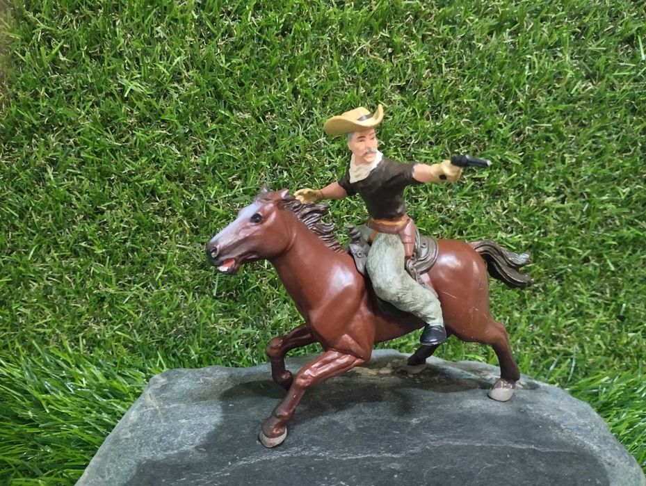 Колекцiйнi фiгурки Дикий Захiд Schleich та Papo.