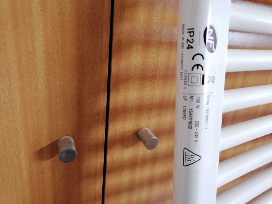 Toalheiros eléctricos praticamente novos