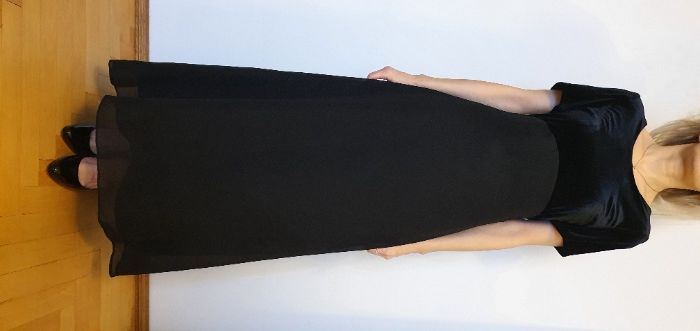 Elegancka długa wieczorowa sukienka z małym trenem z kokardą