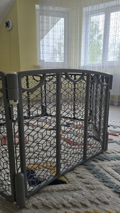 Огорожа-манеж для дітей або тварин.