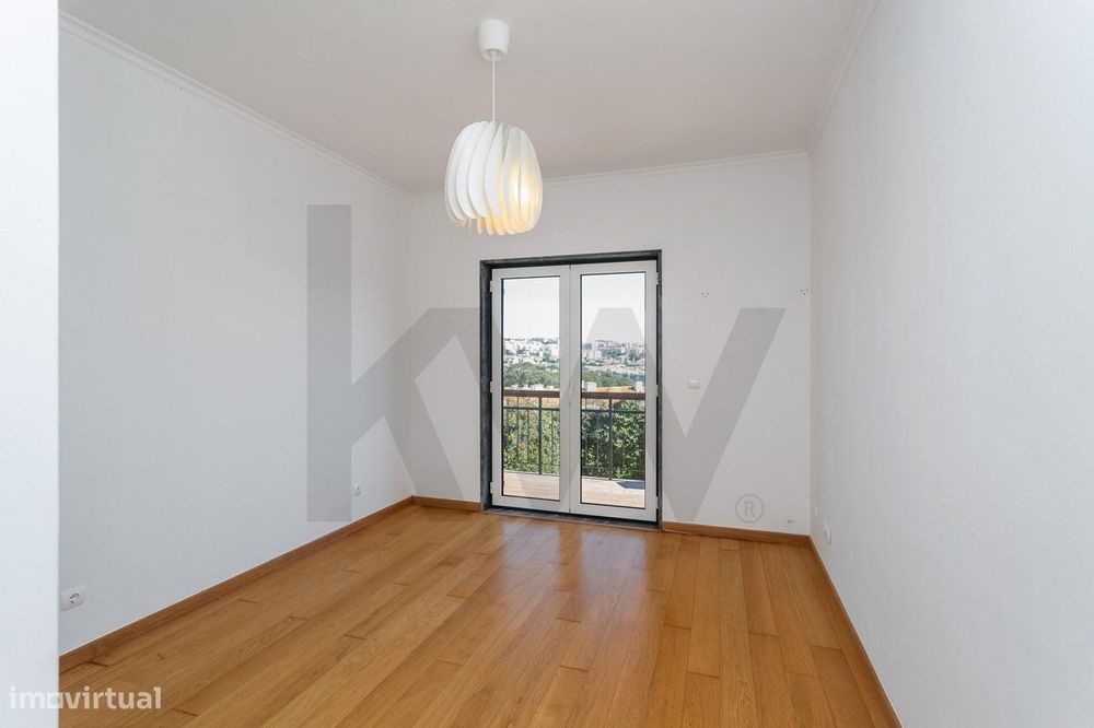 Moradia T4+2 com Jardim e Piscina para Arrendamento, junto ao Oeiras G