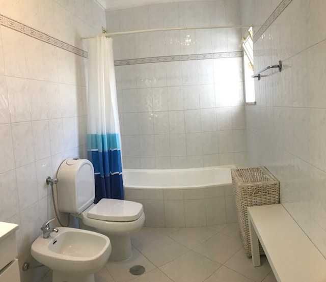 T2 Vilamoura - Excelente. Até 6 pessoas, zona privilegiada, WIFI. Jardim e piscina. Desde 550€/semana