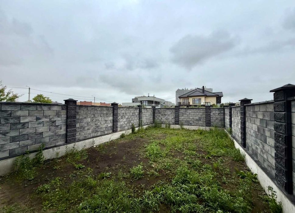 Продам котедж з міськими комунікаціями. Ділянка 2 сот. Екватор