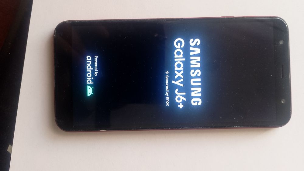 Смартфон samsung j6+