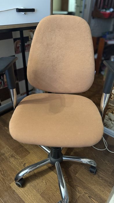Продам офісне крісло